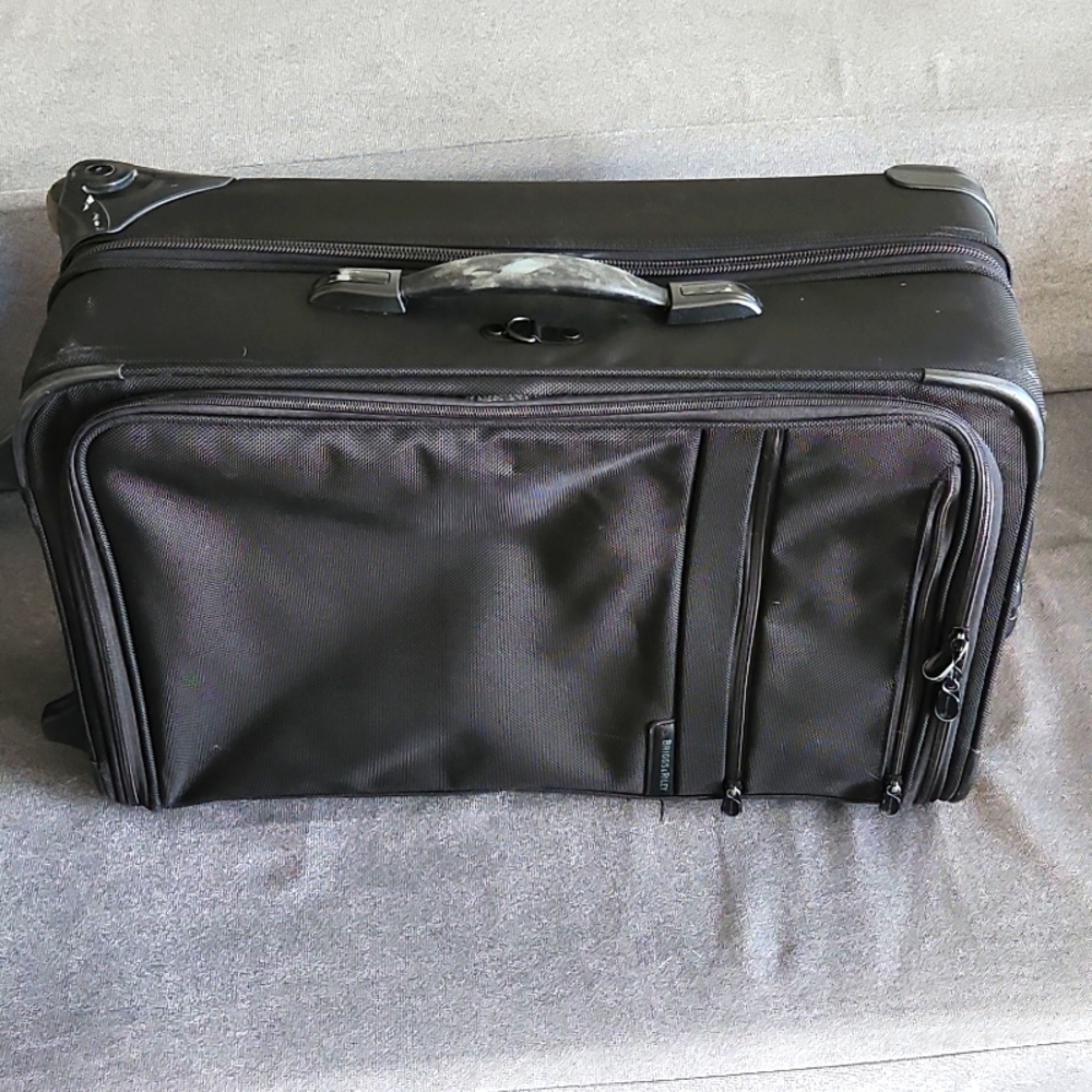Briggs &Riley 22" rolling weekend garment suitcase